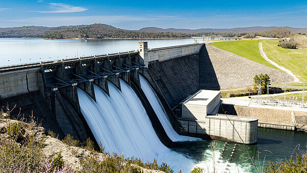 Guide für Absturzsicherungen an Wasserkraftanlagen