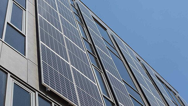 Solar PV Haus mit Photovoltaik-Fassade